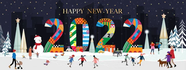 Vector Happy New Year 2022 Зимовим Ландшафтом Місті Людьми Святкують — стоковий вектор