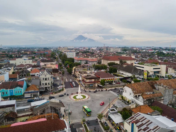 Vue Aérienne Repère Renouvelé Tugu Yogyakarta Une Vue Sur Mont Photo De Stock