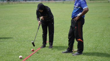 Sultan Agung Stadyumu 'nda açık alanda top oynamak. - Evet. : BANTUL, Endonezya - 28 Şubat 2021.