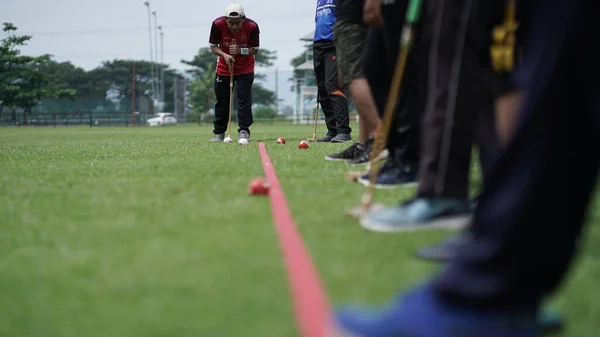 Sultan Agung Stadyumu 'nda açık alanda top oynamak. - Evet. : BANTUL, Endonezya - 28 Şubat 2021.