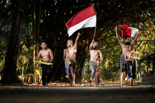 Foto Konsep Anak Anak Desa Yang Bersemangat Dan Bermain Dalam — Stok Foto