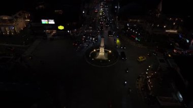 Yogyakarta, Endonezya, 24 Kasım 2025: Geceleri Yogyakarta anıtının hava görüntüleri. Yüksek kalite 4k görüntü