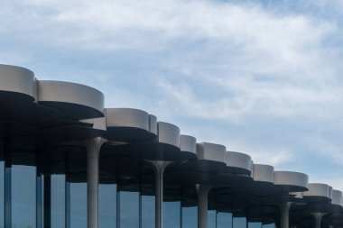 Gündüzleri modern ofis tavanı