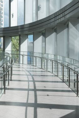 Gündüz modern ofis binası