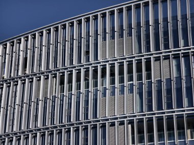 Gündüz modern ofis binası