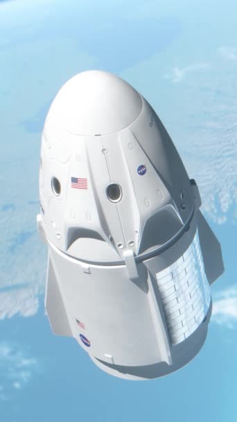 Nave espacial de carga dos EUA com astronautas em órbita terrestre baixa. Tecnologias espaciais — Vídeo de Stock