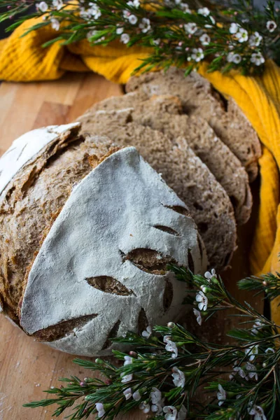 Runde Sauerteigbrot Aus Nächster Nähe Schöne Handwerkliche Brot Draufsicht Foto — Stockfoto