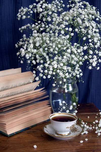 Stillleben Mit Tasse Tee Einfache Komposition Foto Mit Kleinen Weißen — Stockfoto