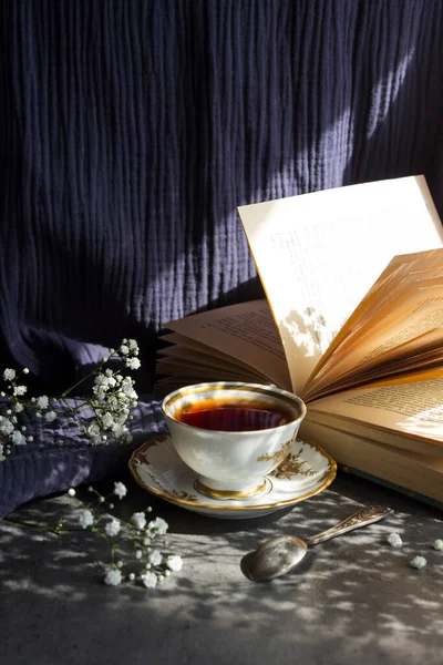 Stillleben Mit Tasse Tee Einfache Komposition Foto Mit Kleinen Weißen — Stockfoto