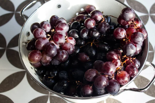 Uvas Num Vaso Feche Foto Frutas Sazonais Frescas Comer Novo — Fotografia de Stock