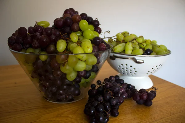 Muita Uva Fresca Uvas Três Tipos Diferentes Vaso Uvas Verdes — Fotografia de Stock