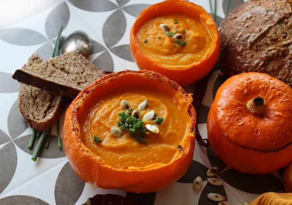 Beautiful Orange Pumpkin Soup Squash Bowl Three Meals Creamy Soup — Stock Photo, Image