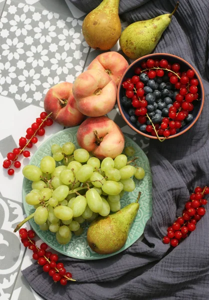 Summer Fruits Vegetables Table Top View Photo Red Currant Blueberry — Fotografia de Stock