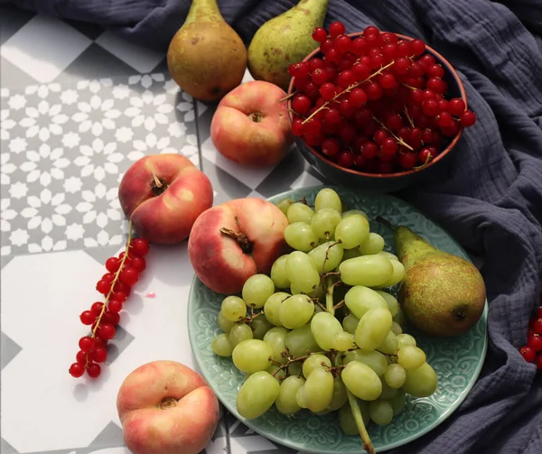 Summer Fruits Vegetables Table Top View Photo Red Currant Blueberry — Fotografia de Stock