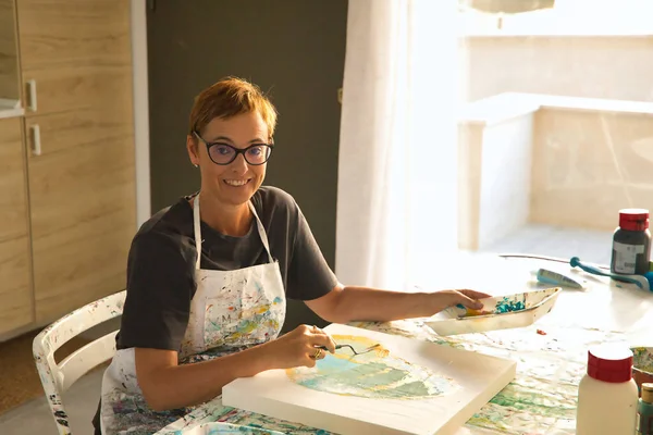 Mature Woman Glasses Painting Picture Butterfly Her Painting Studio Looking — Stock fotografie