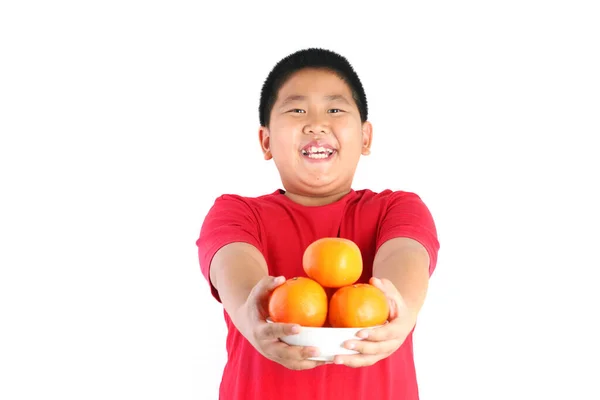 Enfants Chinois Portant Des Chemises Rouges Tenant Orange Avec Plaisir — Photo