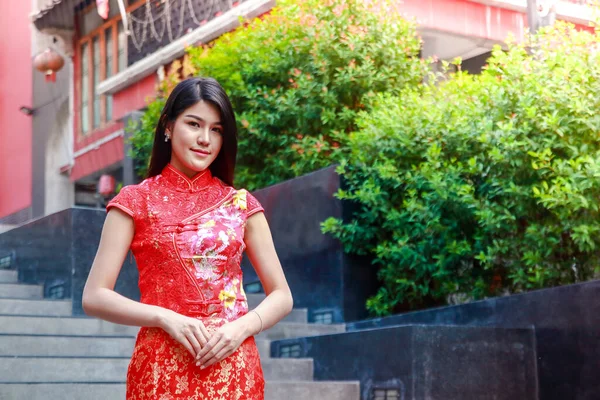 Menina Bonita Vestindo Vestido Chinês Ano Novo Chinês — Fotografia de Stock