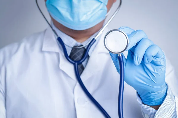 Médecins Portant Des Masques Des Gants Bleus Tenez Stéthoscope Pour — Photo