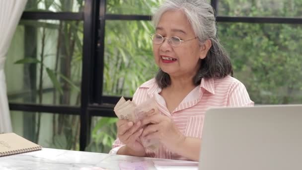 Asian Elderly Woman Sit Count Thai Baht Earned Work Concept — Stock Video