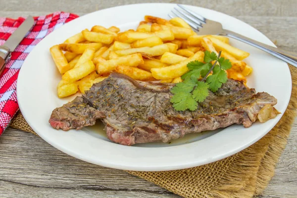 Bife Vaca Batatas Fritas Prato — Fotografia de Stock