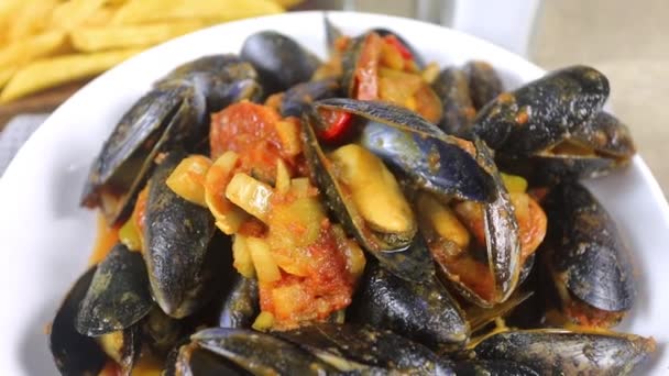 Plate Mussels Cooked Peppers Chorizo — Stock Video