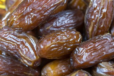 Bir tabakta yakın plan birkaç tarih