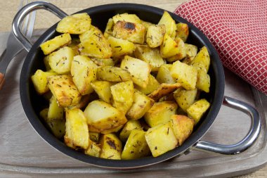 Masada patates kızartması var.