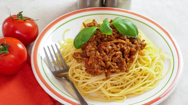 Bord Pasta Met Worst Saus — Stockfoto