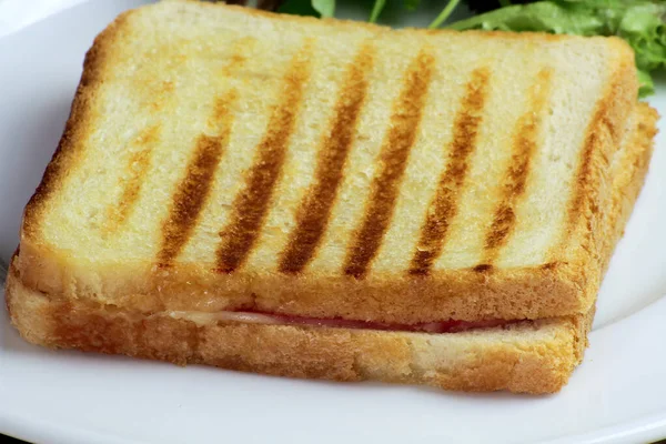 Croque Monsieur Ensalada Plato —  Fotos de Stock