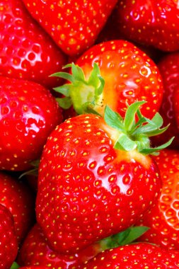 Taze olgun çilekler..