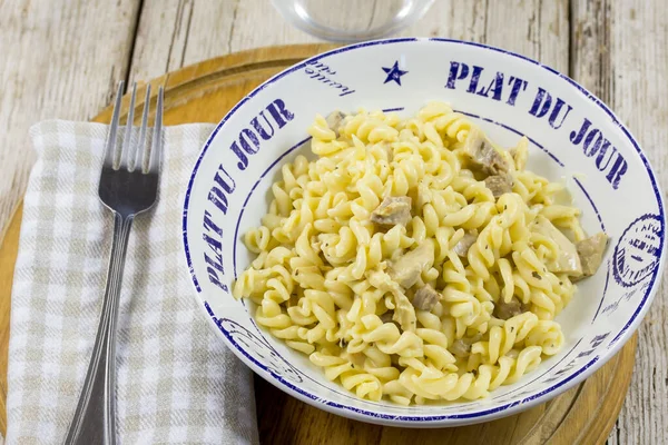 Cuenco Pasta Con Pollo Crema Fresca — Foto de Stock