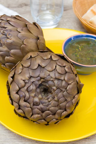 Cooked Artichokes Vinaigrette Yellow Plate — Stock Photo, Image