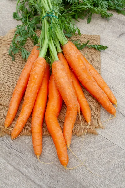 Carottes Crues Fraîches Sur Table — Photo