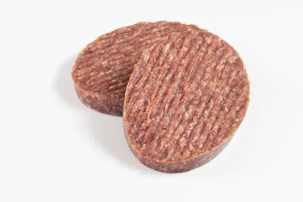 白い背景に隔離されたハンバーガーのための生ミンチビーフ肉 — ストック写真