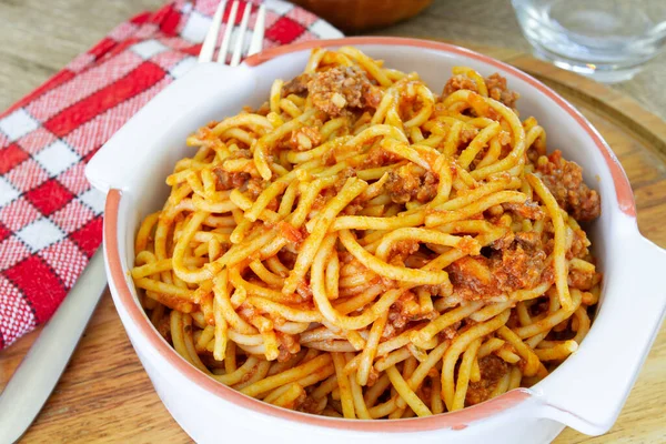 Espaguetis Con Salsa Tomate Tazón Blanco — Foto de Stock