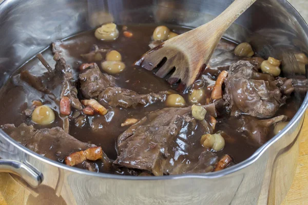 Rundvlees Bourguignon Een Stalen Pan — Stockfoto