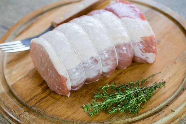 Rauw Varkensvlees Met Specerijen Houten Tafel — Stockfoto