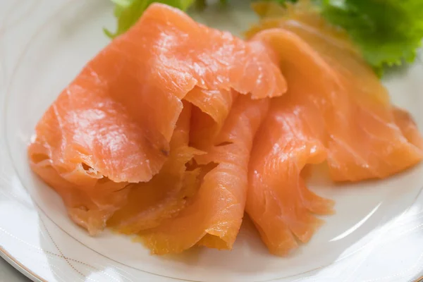 Salmon Fillet Fresh Lettuce White Plate — Stock Photo, Image