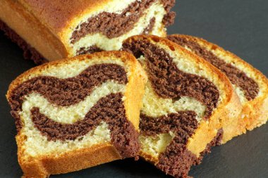 Tahtada çikolatalı pasta