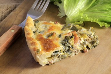 Peynirli ve sebzeli kiş.