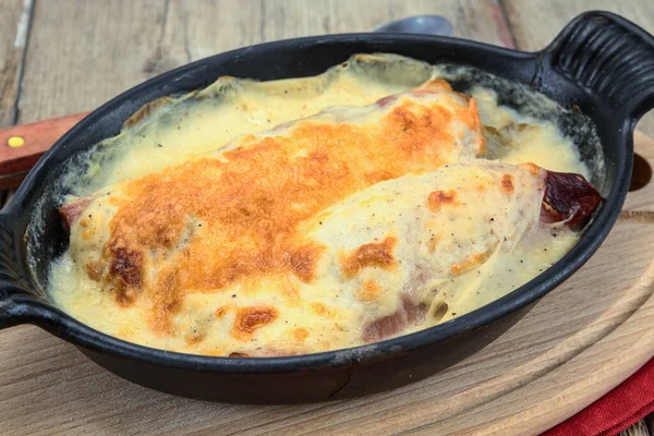 Endive Danie Szynką Gratin — Zdjęcie stockowe