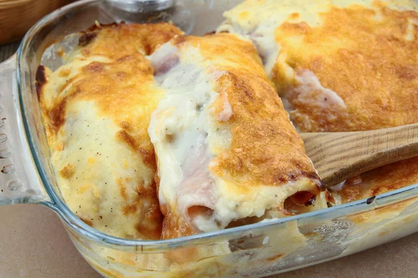 Andijvie Gerecht Met Ham Gratin — Stockfoto