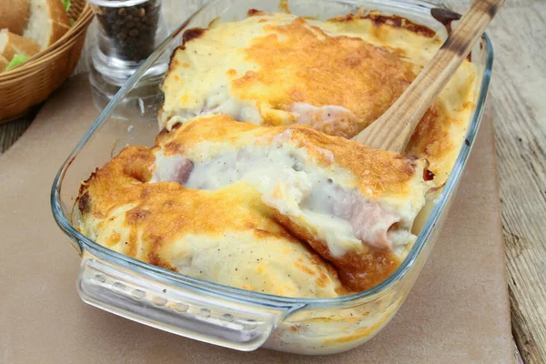 Andijvie Gerecht Met Ham Gratin — Stockfoto