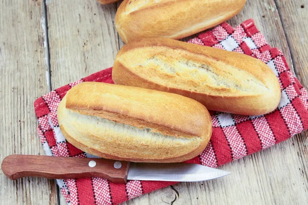 Varios Rollos Recién Horneados Una Mesa — Foto de Stock