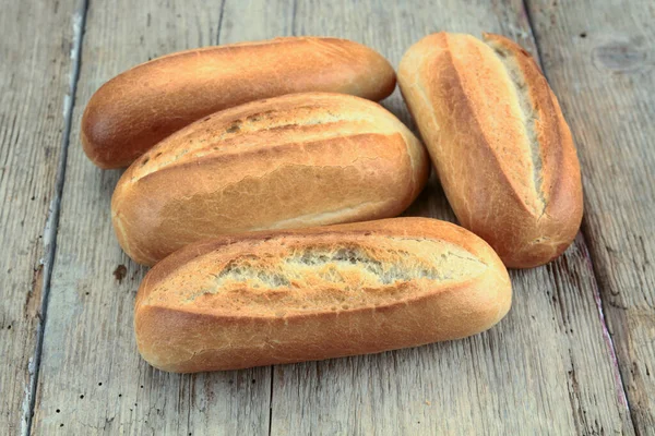 Beberapa Roti Yang Baru Dipanggang Atas Meja — Stok Foto