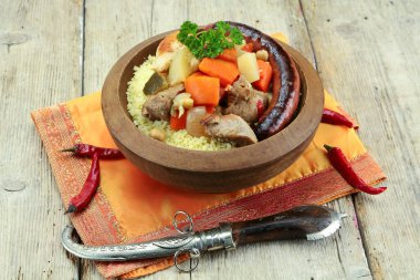 Bir kase kuskus, kuzu eti, tavuk ve merguez..