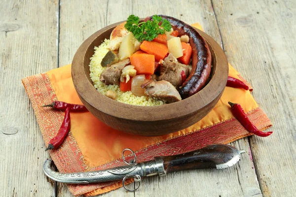 Bir kase kuskus, kuzu eti, tavuk ve merguez..