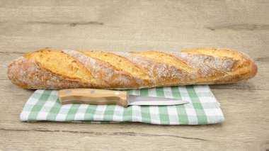 Peçetedeki Fransız ekmeği..