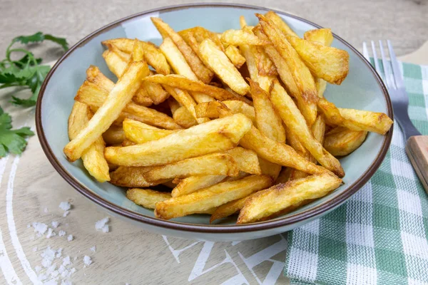 Frietjes Een Ronde Schotel — Stockfoto