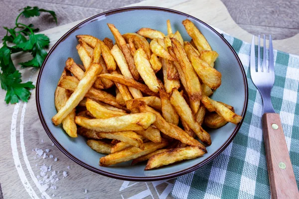 Frietjes Een Ronde Schotel — Stockfoto